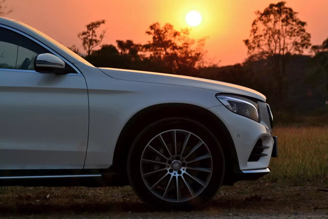 ถังเดียวเที่ยวพันกิโลเมตร MERCEDES BENZ GLC 250d COUPE AMG DYNAMIC PLUS