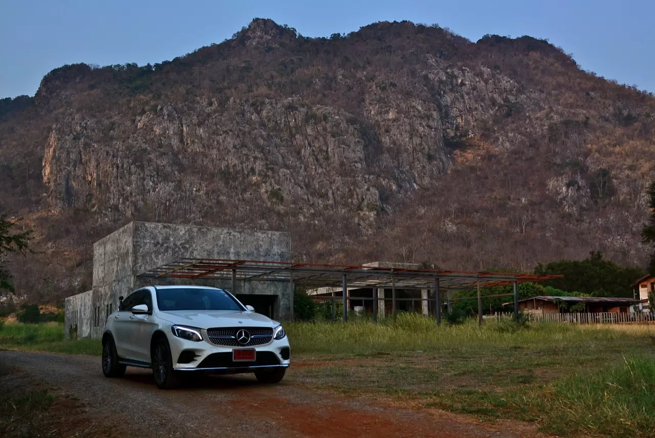 ถังเดียวเที่ยวพันกิโลเมตร MERCEDES BENZ GLC 250d COUPE AMG DYNAMIC PLUS