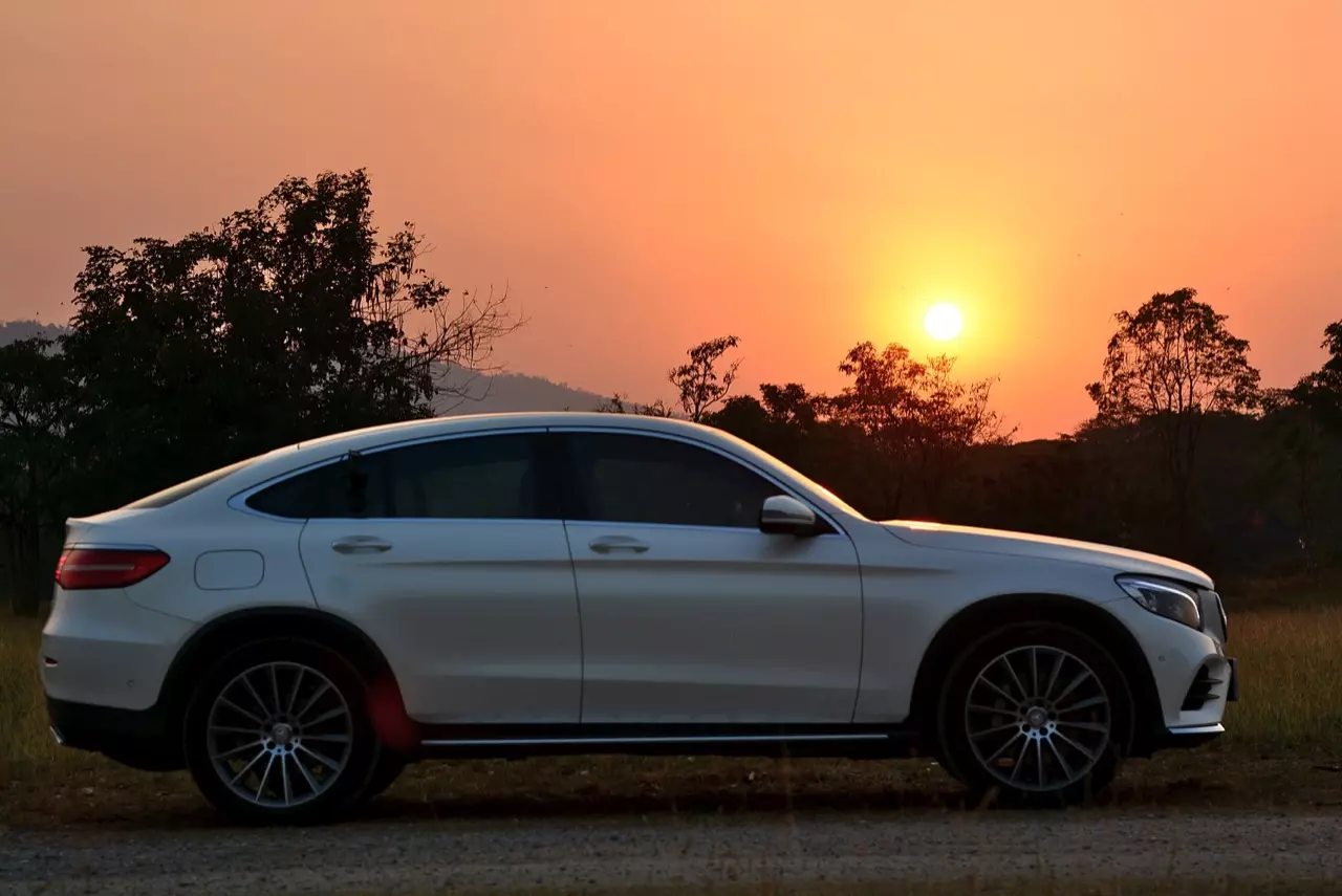 ถังเดียวเที่ยวพันกิโลเมตร MERCEDES BENZ GLC 250d COUPE AMG DYNAMIC PLUS