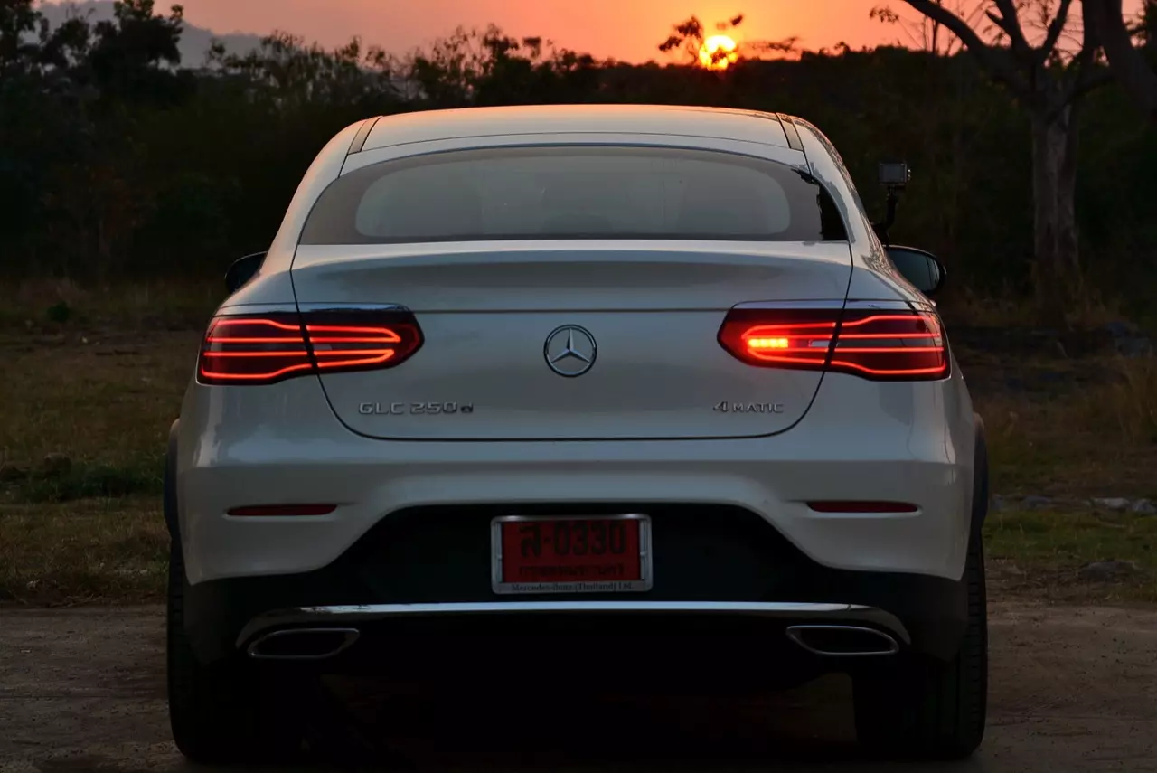 ถังเดียวเที่ยวพันกิโลเมตร MERCEDES BENZ GLC 250d COUPE AMG DYNAMIC PLUS
