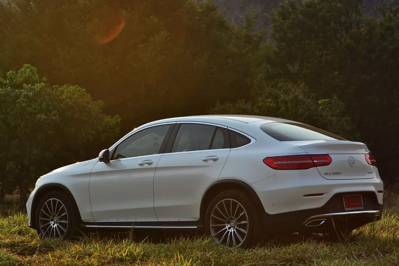 ถังเดียวเที่ยวพันกิโลเมตร MERCEDES BENZ GLC 250d COUPE AMG DYNAMIC PLUS