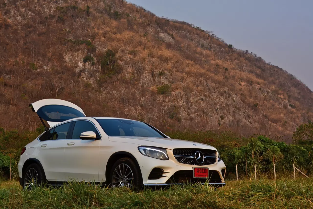 ถังเดียวเที่ยวพันกิโลเมตร MERCEDES BENZ GLC 250d COUPE AMG DYNAMIC PLUS