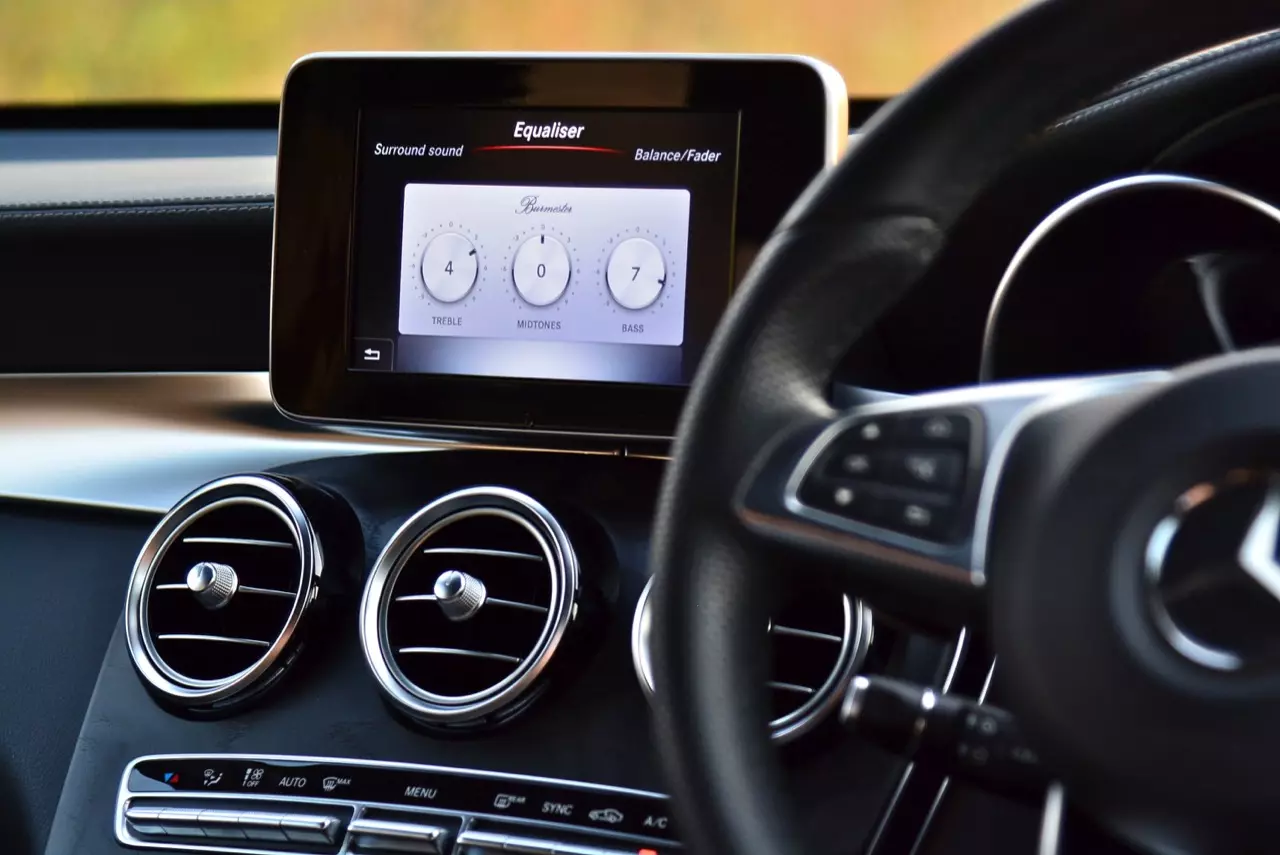 ถังเดียวเที่ยวพันกิโลเมตร MERCEDES BENZ GLC 250d COUPE AMG DYNAMIC PLUS