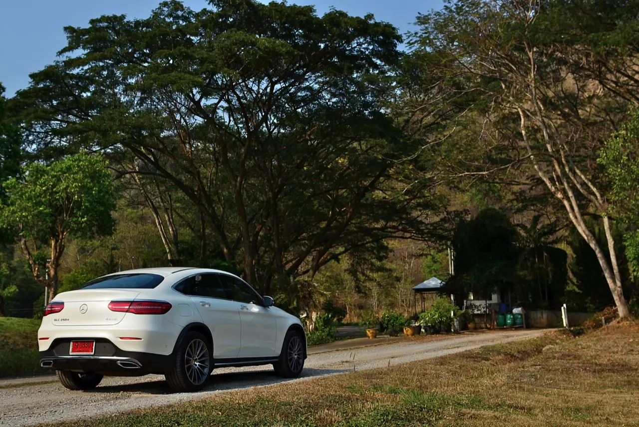 ถังเดียวเที่ยวพันกิโลเมตร MERCEDES BENZ GLC 250d COUPE AMG DYNAMIC PLUS