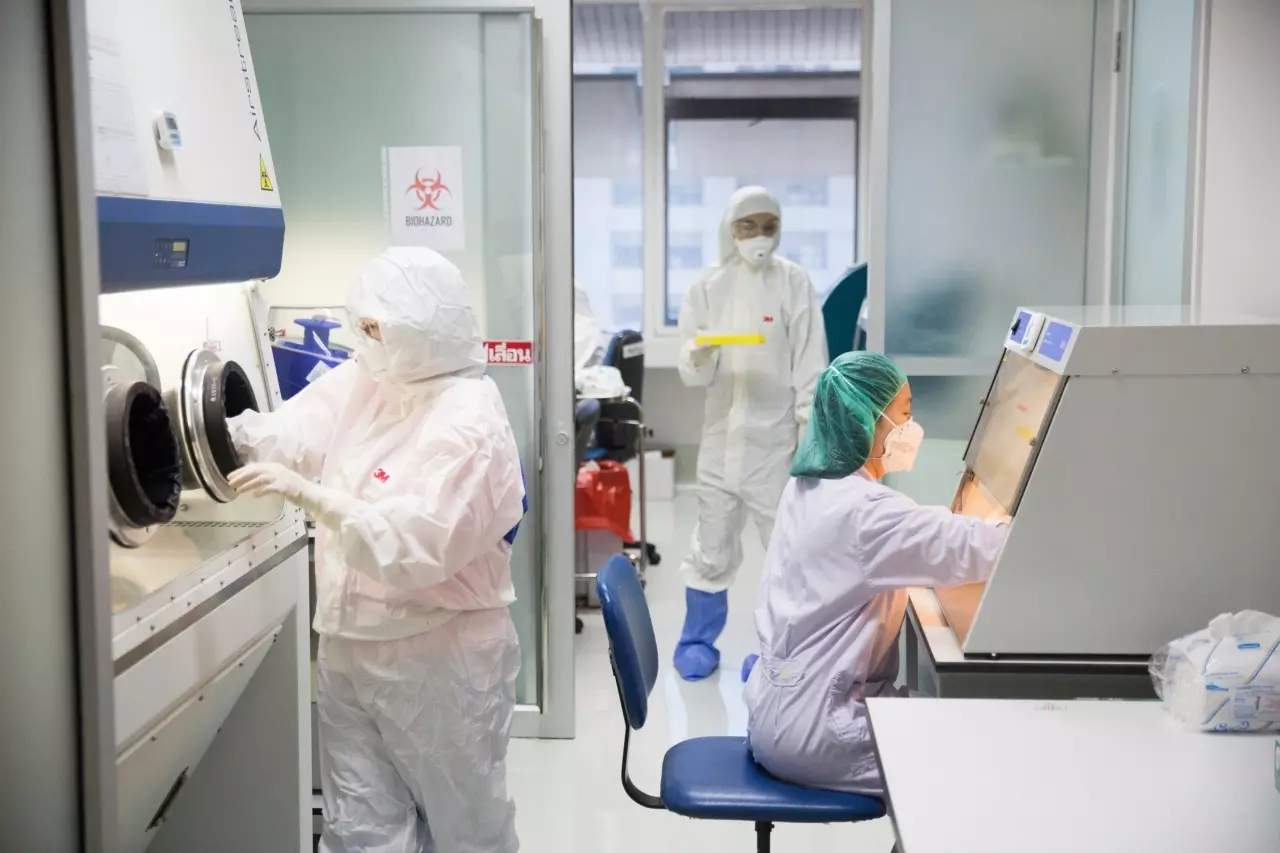 การตรวจโควิดจาก "น้ำกลั้วคอ" ราคาถูก เทียบข้อดี-ข้อเสีย PCR กับ ATK