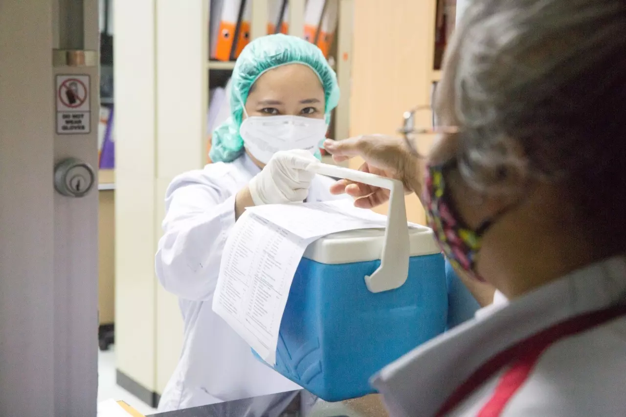 การตรวจโควิดจาก "น้ำกลั้วคอ" ราคาถูก เทียบข้อดี-ข้อเสีย PCR กับ ATK
