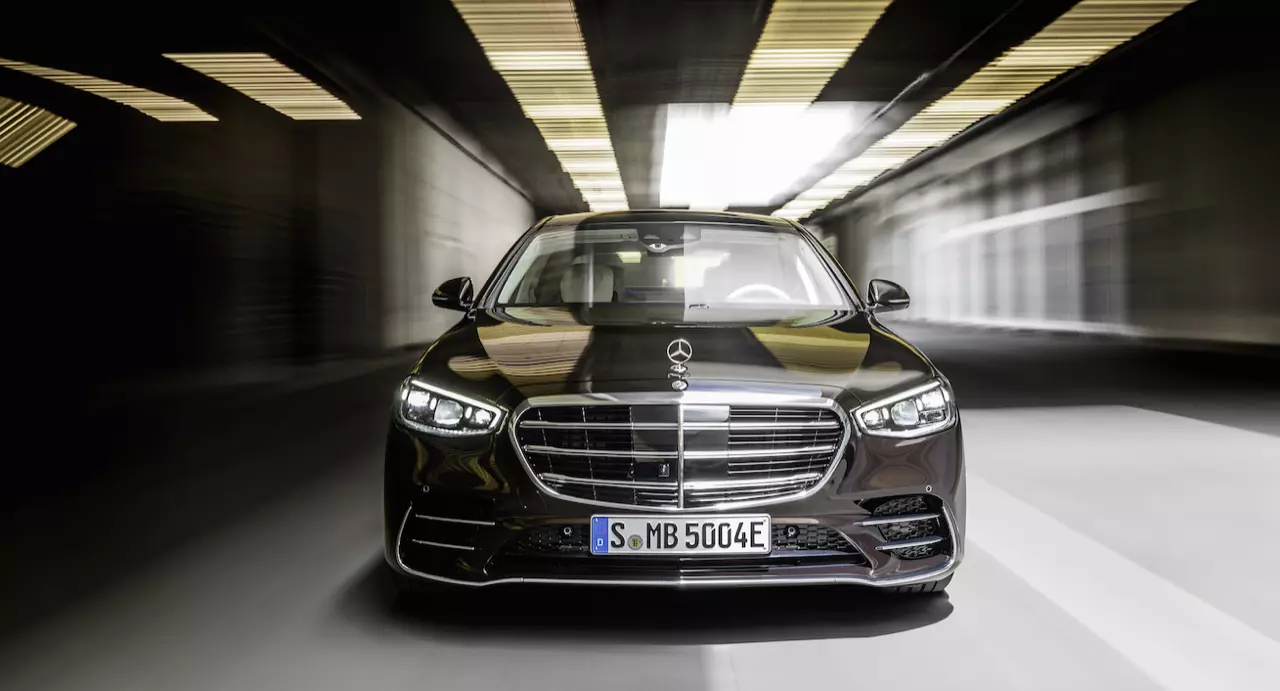 ประกอบไทย วิ่งไกลด้วยเครื่องและมอเตอร์ Mercedes-Benz S 580 e AMG Premium