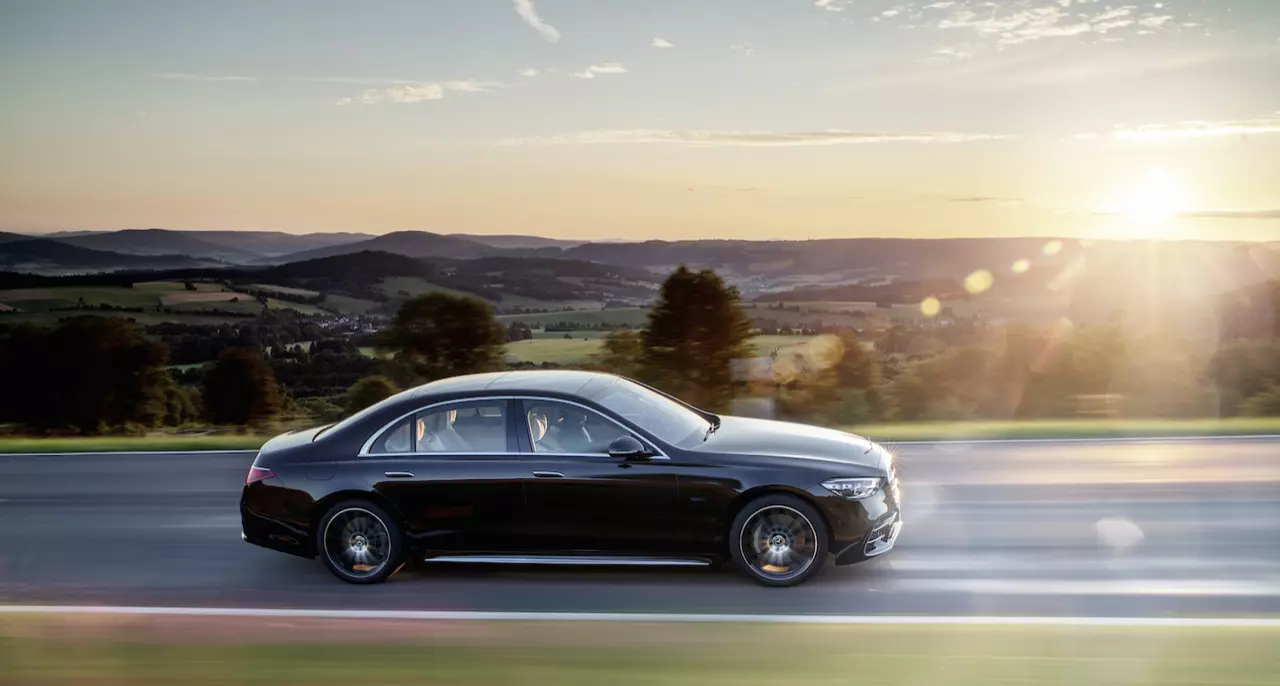 ประกอบไทย วิ่งไกลด้วยเครื่องและมอเตอร์ Mercedes-Benz S 580 e AMG Premium