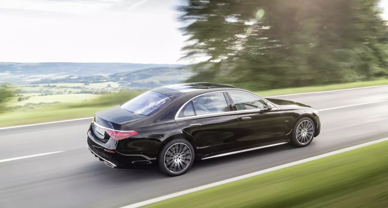 ประกอบไทย วิ่งไกลด้วยเครื่องและมอเตอร์ Mercedes-Benz S 580 e AMG Premium