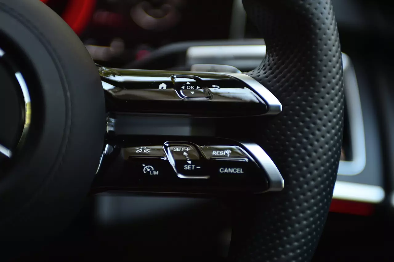 ประกอบไทย วิ่งไกลด้วยเครื่องและมอเตอร์ Mercedes-Benz S 580 e AMG Premium