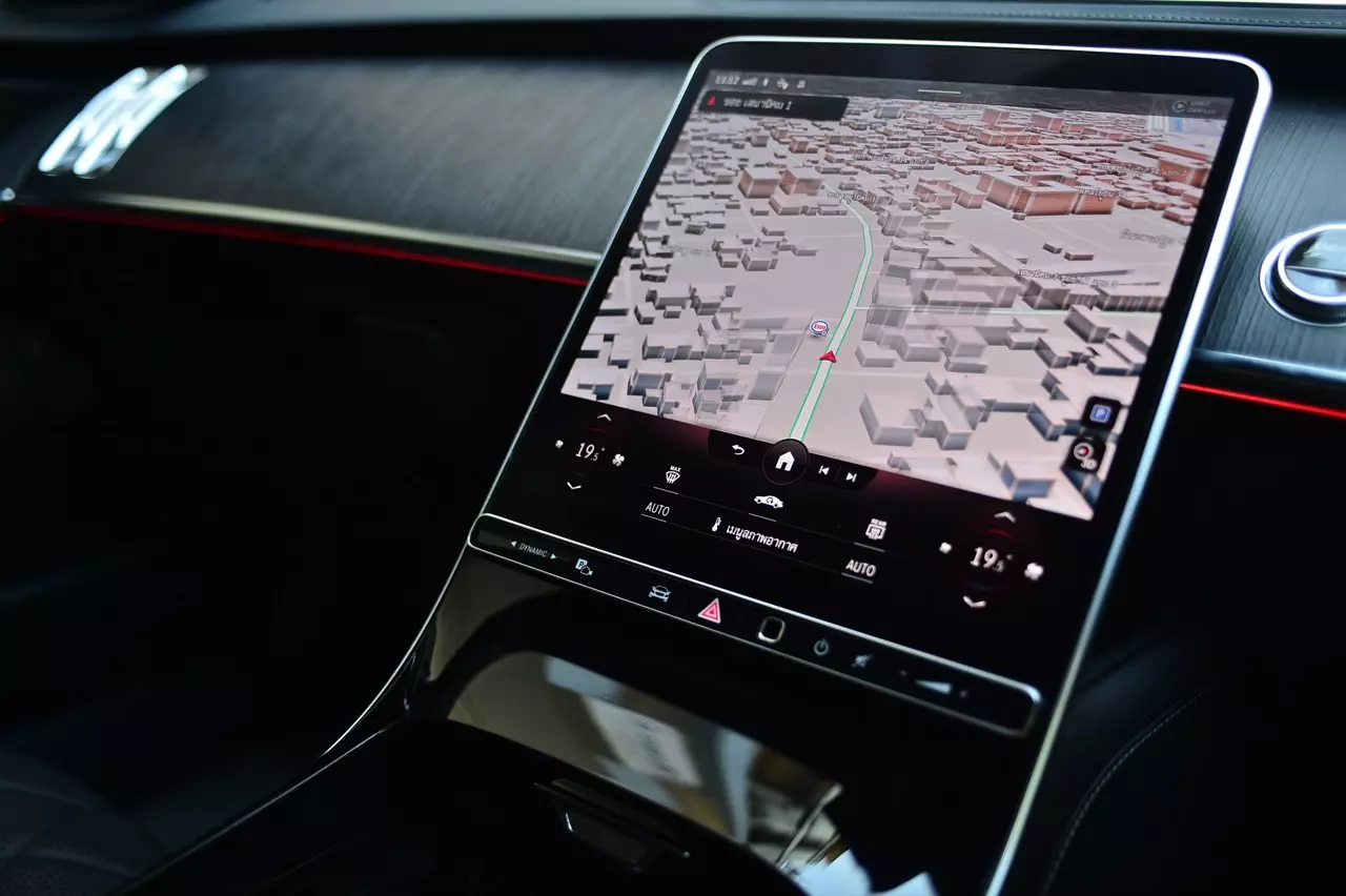 ประกอบไทย วิ่งไกลด้วยเครื่องและมอเตอร์ Mercedes-Benz S 580 e AMG Premium