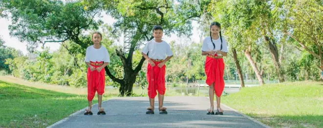 12 การละเล่นไทย มีอะไรบ้าง ที่เด็กๆ ควรรู้จัก