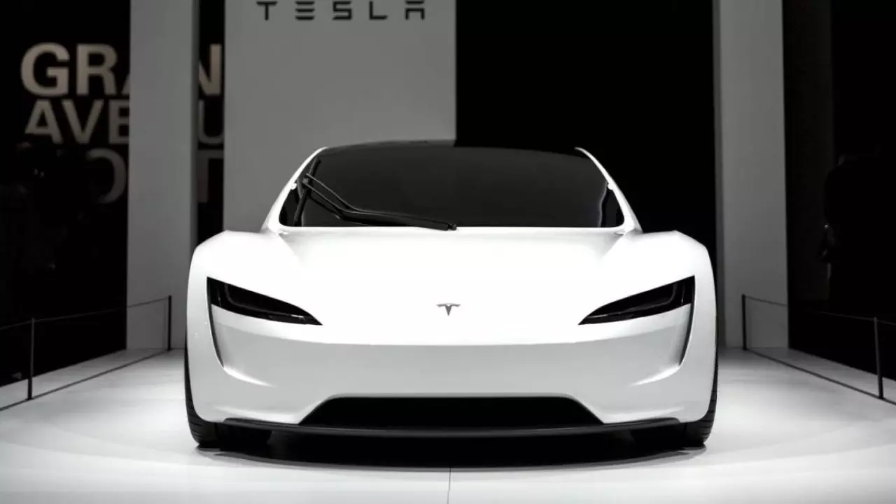ไฮเปอร์คาร์พลังงานไฟฟ้า Tesla Roadster 2023