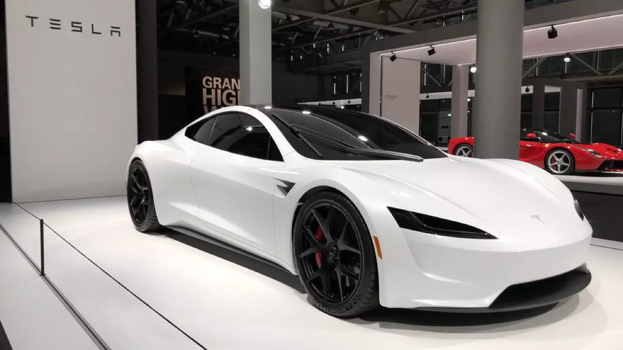 ไฮเปอร์คาร์พลังงานไฟฟ้า Tesla Roadster 2023