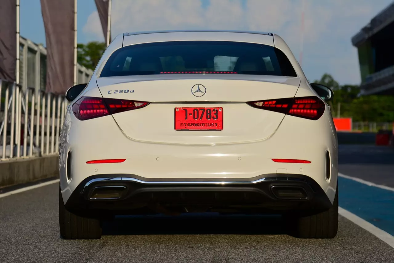 ประกอบไทยราคาดีงาม MERCEDES-BENZ NEW C-CLASS C220D AMG DYNAMIC 