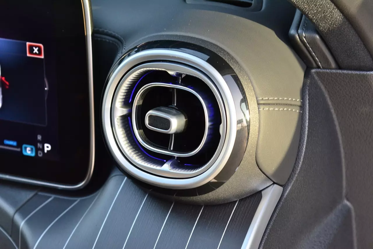 ประกอบไทยราคาดีงาม MERCEDES-BENZ NEW C-CLASS C220D AMG DYNAMIC 