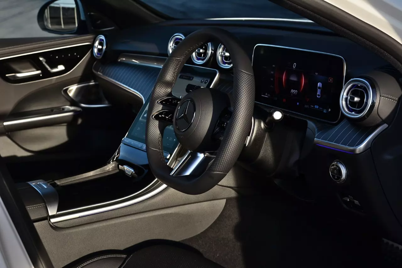 ประกอบไทยราคาดีงาม MERCEDES-BENZ NEW C-CLASS C220D AMG DYNAMIC 