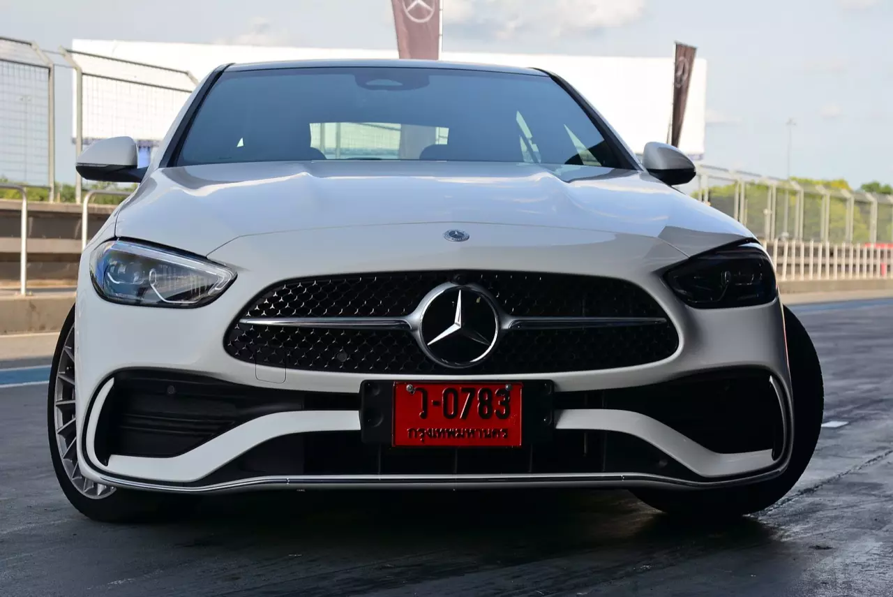 ประกอบไทยราคาดีงาม MERCEDES-BENZ NEW C-CLASS C220D AMG DYNAMIC 