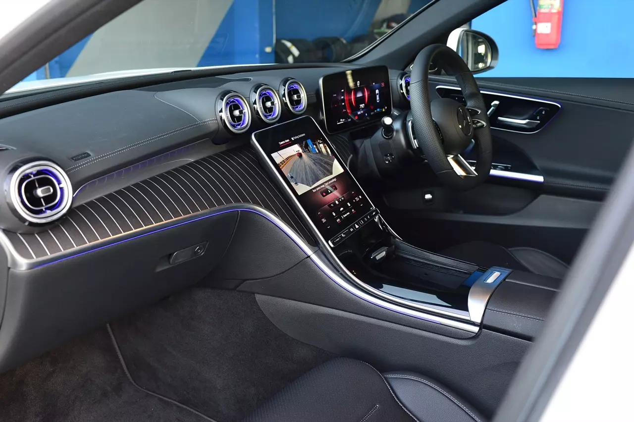 ประกอบไทยราคาดีงาม MERCEDES-BENZ NEW C-CLASS C220D AMG DYNAMIC 