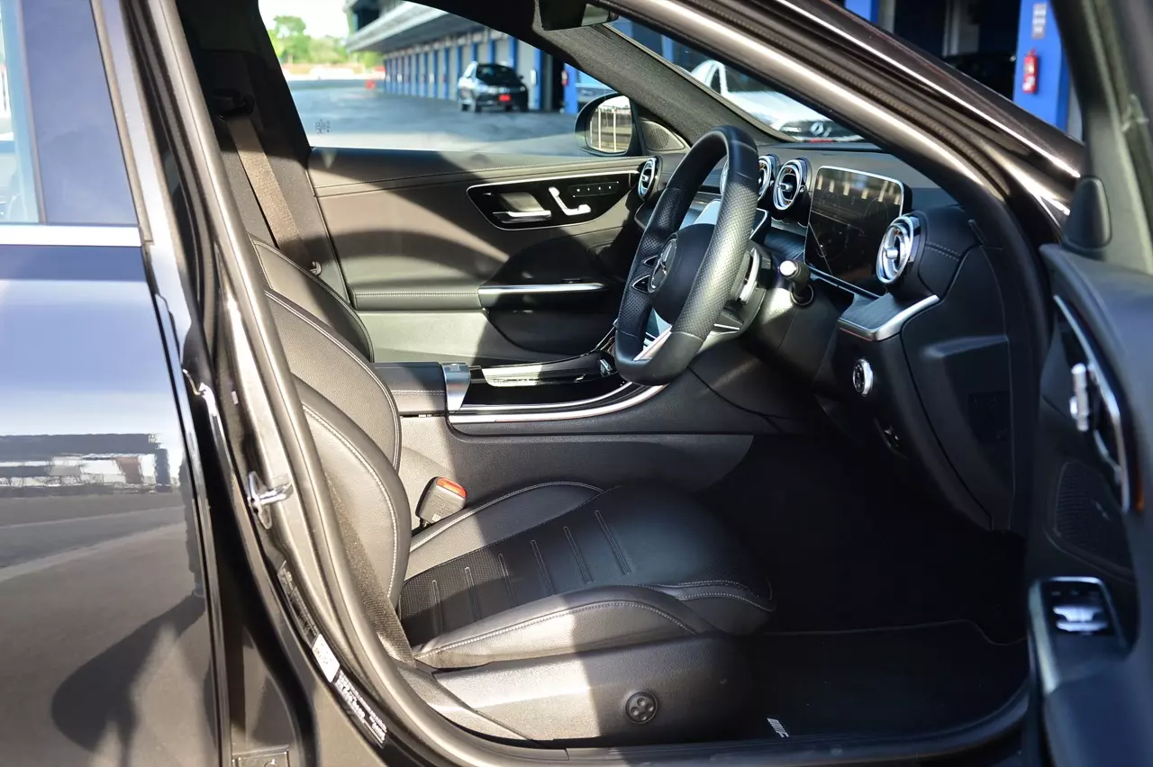 ประกอบไทยราคาดีงาม MERCEDES-BENZ NEW C-CLASS C220D AMG DYNAMIC 