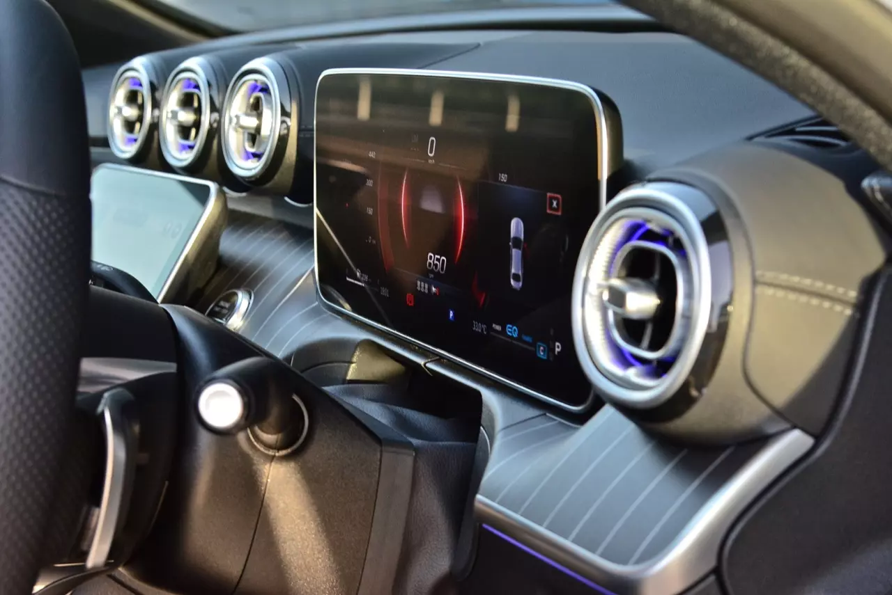 ประกอบไทยราคาดีงาม MERCEDES-BENZ NEW C-CLASS C220D AMG DYNAMIC 