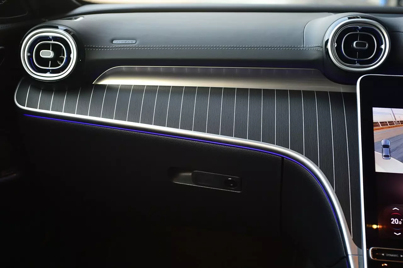 ประกอบไทยราคาดีงาม MERCEDES-BENZ NEW C-CLASS C220D AMG DYNAMIC 