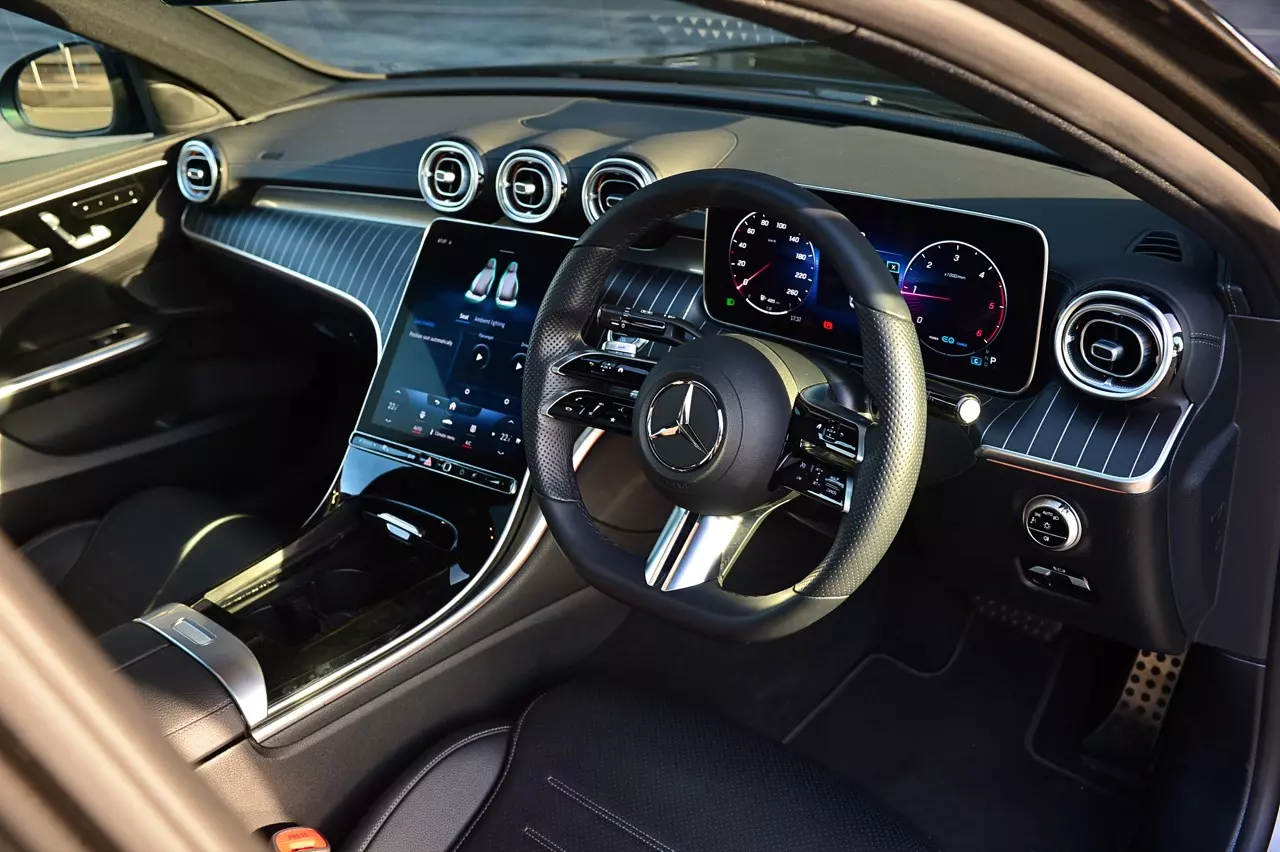 ประกอบไทยราคาดีงาม MERCEDES-BENZ NEW C-CLASS C220D AMG DYNAMIC 