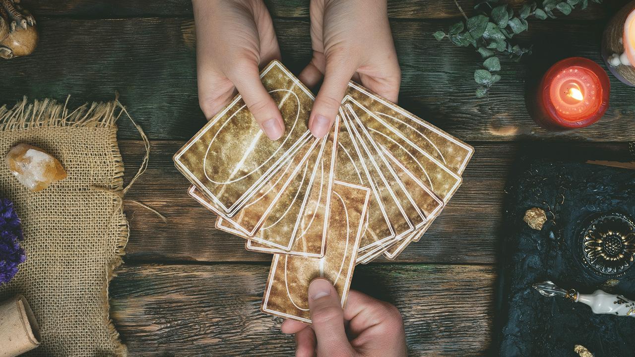 .ดูดวงไพ่ยิปซี รายปักษ์ 16-31 มีนาคม 2565 การเงิน การงาน ความรัก ครบทั้ง 12 ราศี.