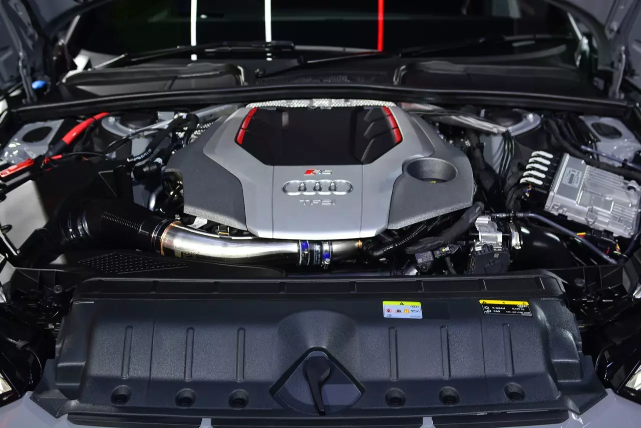 ขับสี่ ขี่แล้วหล่อ AUDI THAILAND เปิดตัวสปอร์ตคูเป้บ้าพลัง AUDI RS5 COUPE QUATTRO 
