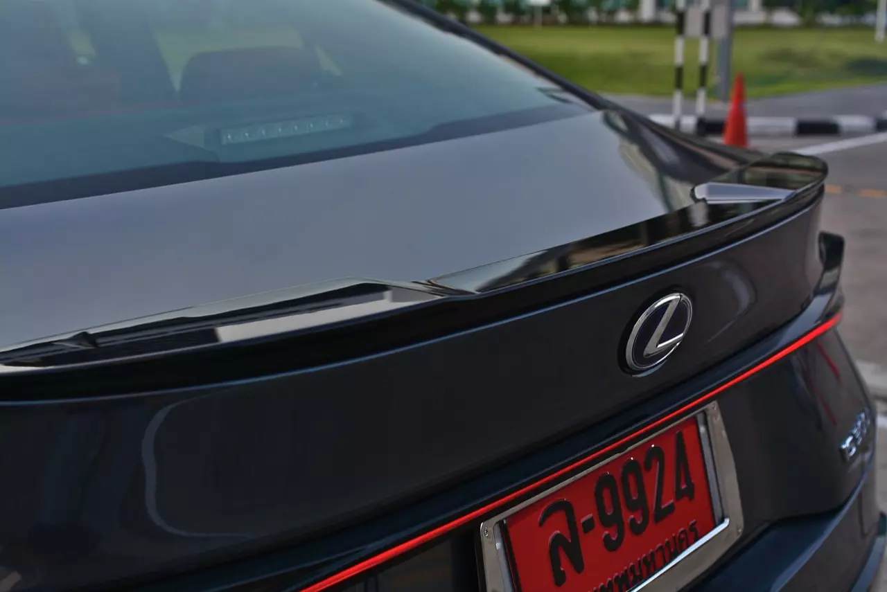ลองของหรู! ทดสอบ LEXUS IS300h HYBRID F SPORT FACELIFT 2021