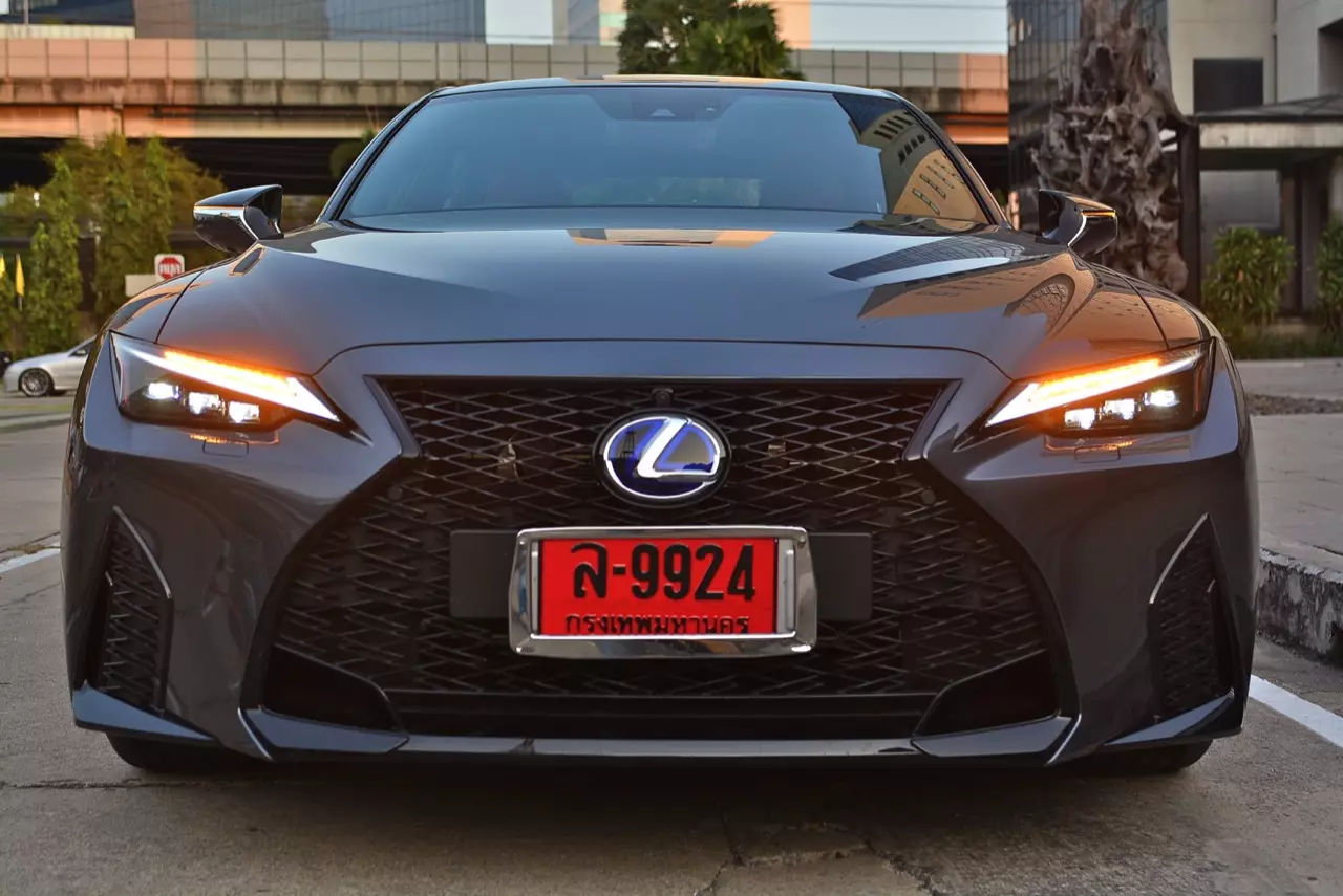 ลองของหรู! ทดสอบ LEXUS IS300h HYBRID F SPORT FACELIFT 2021