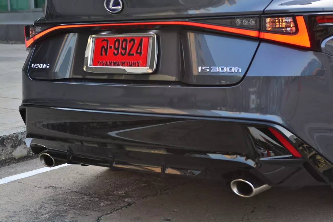 ลองของหรู! ทดสอบ LEXUS IS300h HYBRID F SPORT FACELIFT 2021