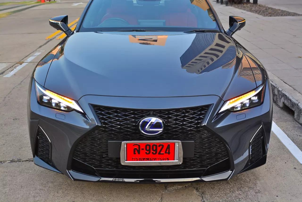ลองของหรู! ทดสอบ LEXUS IS300h HYBRID F SPORT FACELIFT 2021