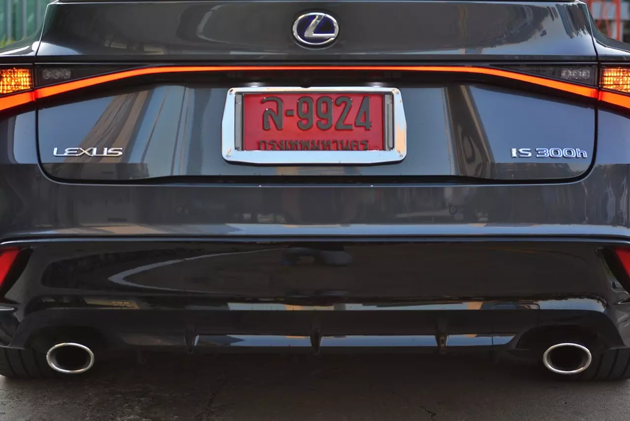 ลองของหรู! ทดสอบ LEXUS IS300h HYBRID F SPORT FACELIFT 2021