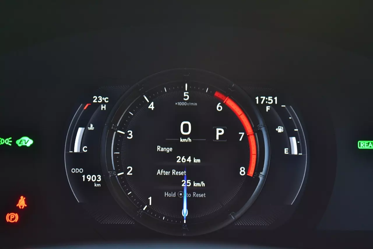 ลองของหรู! ทดสอบ LEXUS IS300h HYBRID F SPORT FACELIFT 2021