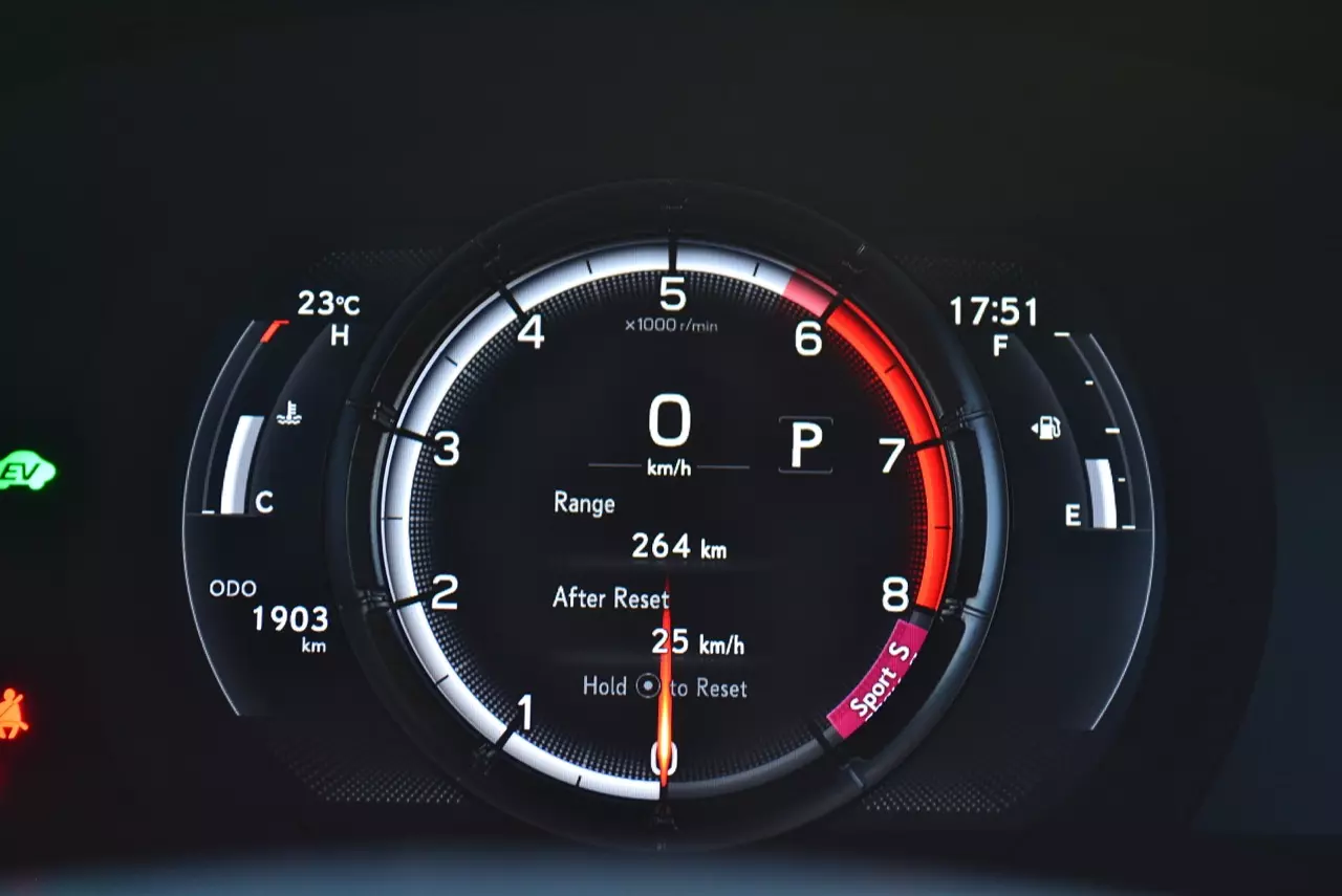 ลองของหรู! ทดสอบ LEXUS IS300h HYBRID F SPORT FACELIFT 2021