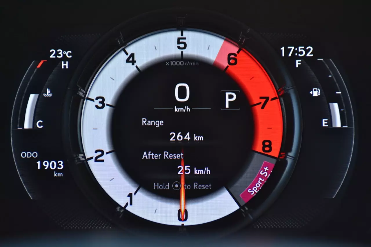 ลองของหรู! ทดสอบ LEXUS IS300h HYBRID F SPORT FACELIFT 2021