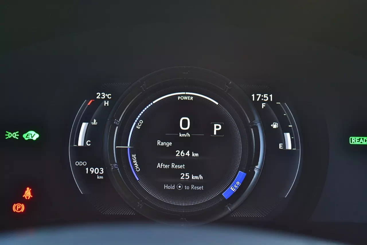 ลองของหรู! ทดสอบ LEXUS IS300h HYBRID F SPORT FACELIFT 2021