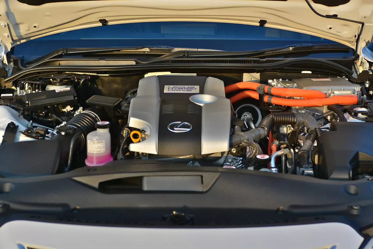 ลองของหล่อ ทดสอบพระรอง LEXUS IS300h LUXURY