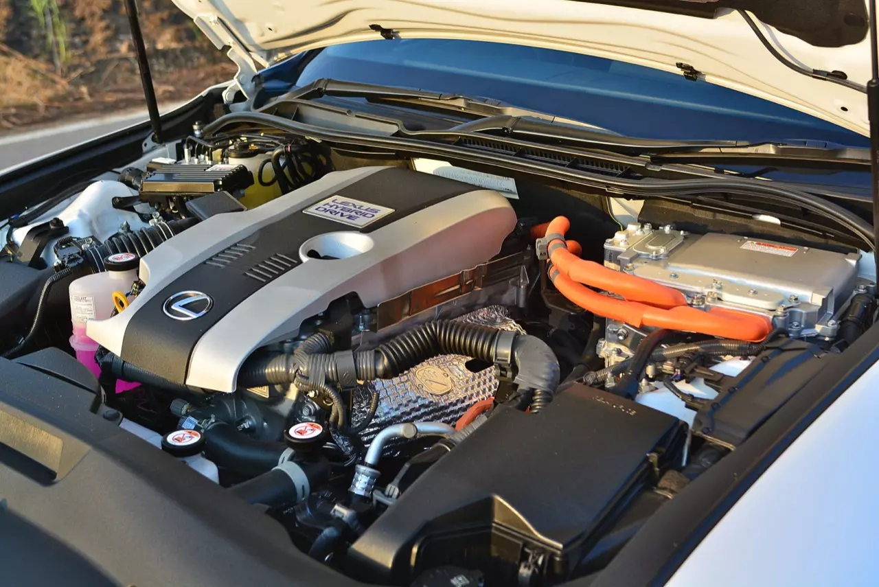 ลองของหล่อ ทดสอบพระรอง LEXUS IS300h LUXURY