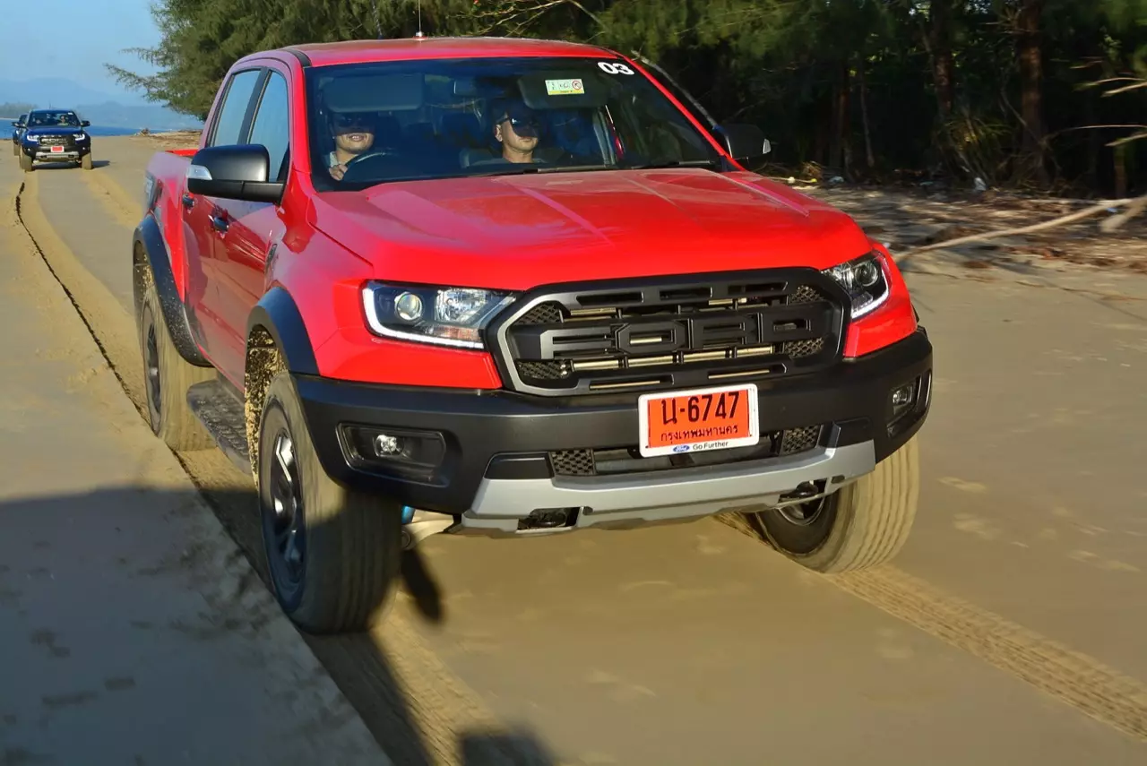 ใช้ให้เป็น ระบบขับเคลื่อน 4 ล้อ 4 WD ในเอสยูวีและปิกอัพ