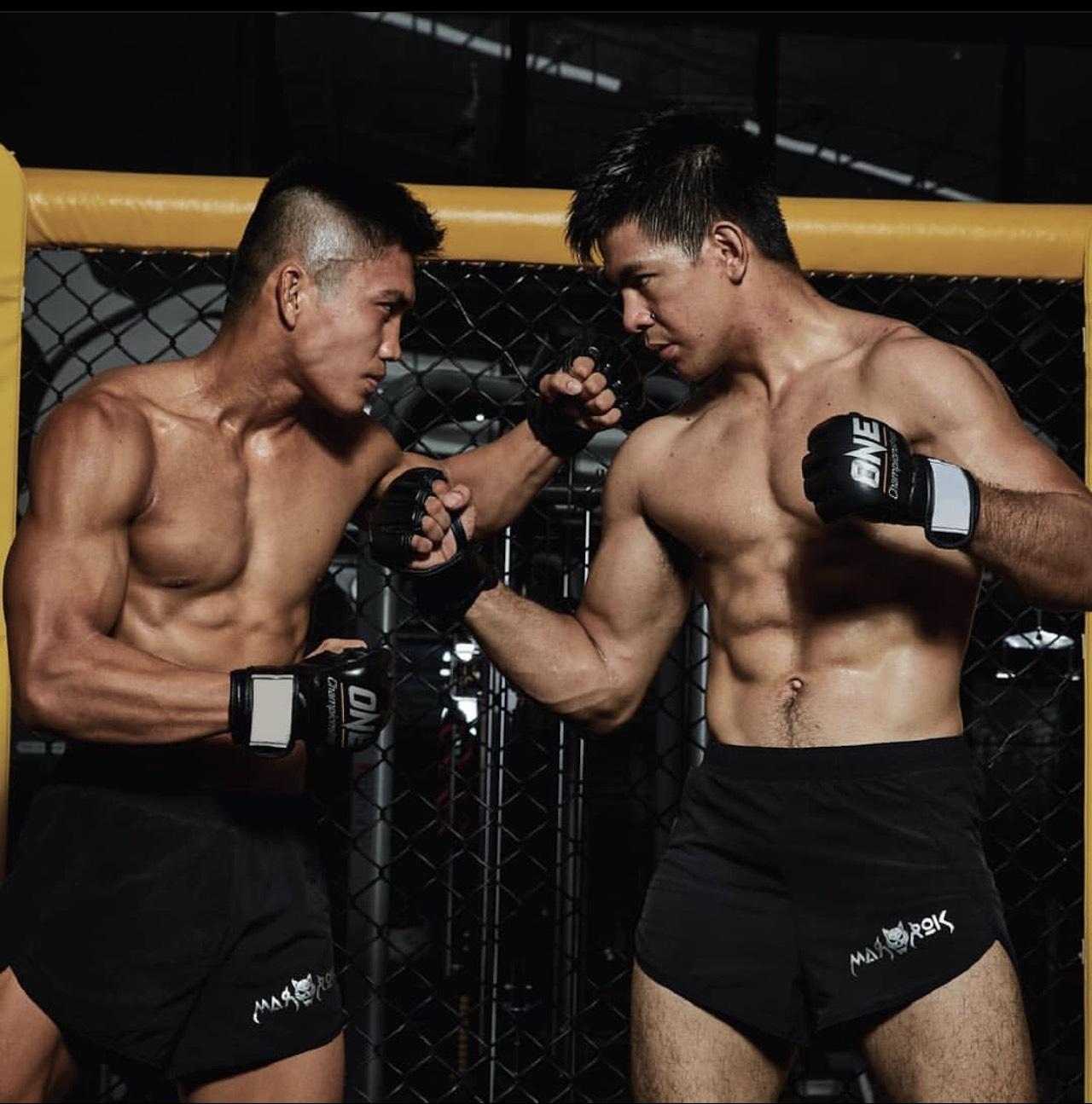 ฟริตซ์ เบียกตัน กับ เดร็กซ์ ซัมโบอันกา
โดยทาง เดร็กซ์ เคยลงแข่งในศึก ONE CHAMPIONSHIP
A NEW BREED เดือนสิงหาคม ปี 2020