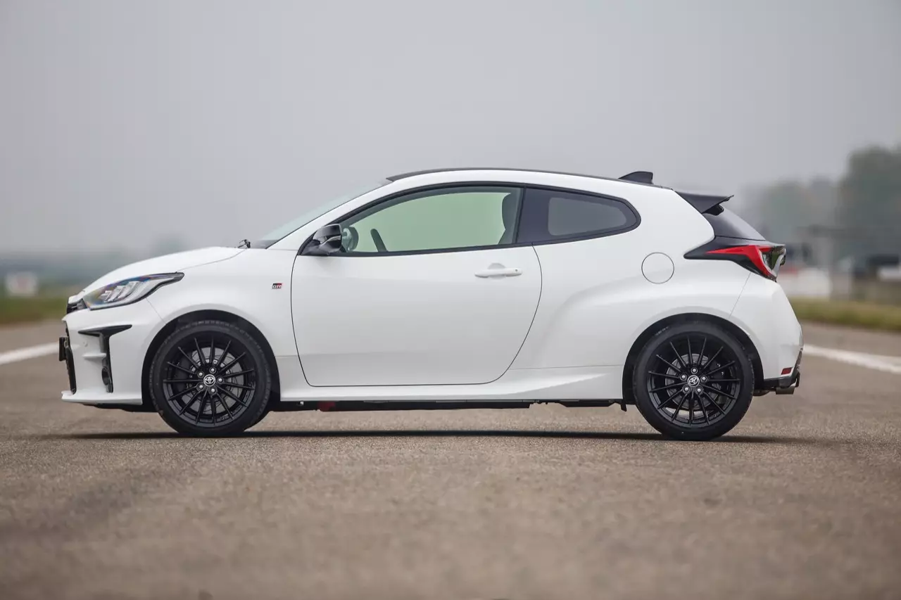 อย่างฮอต GR YARIS คันละ 2.7 ล้าน ลูกค้าไทยจอง 500 คัน ได้มาแค่ 127 คัน!