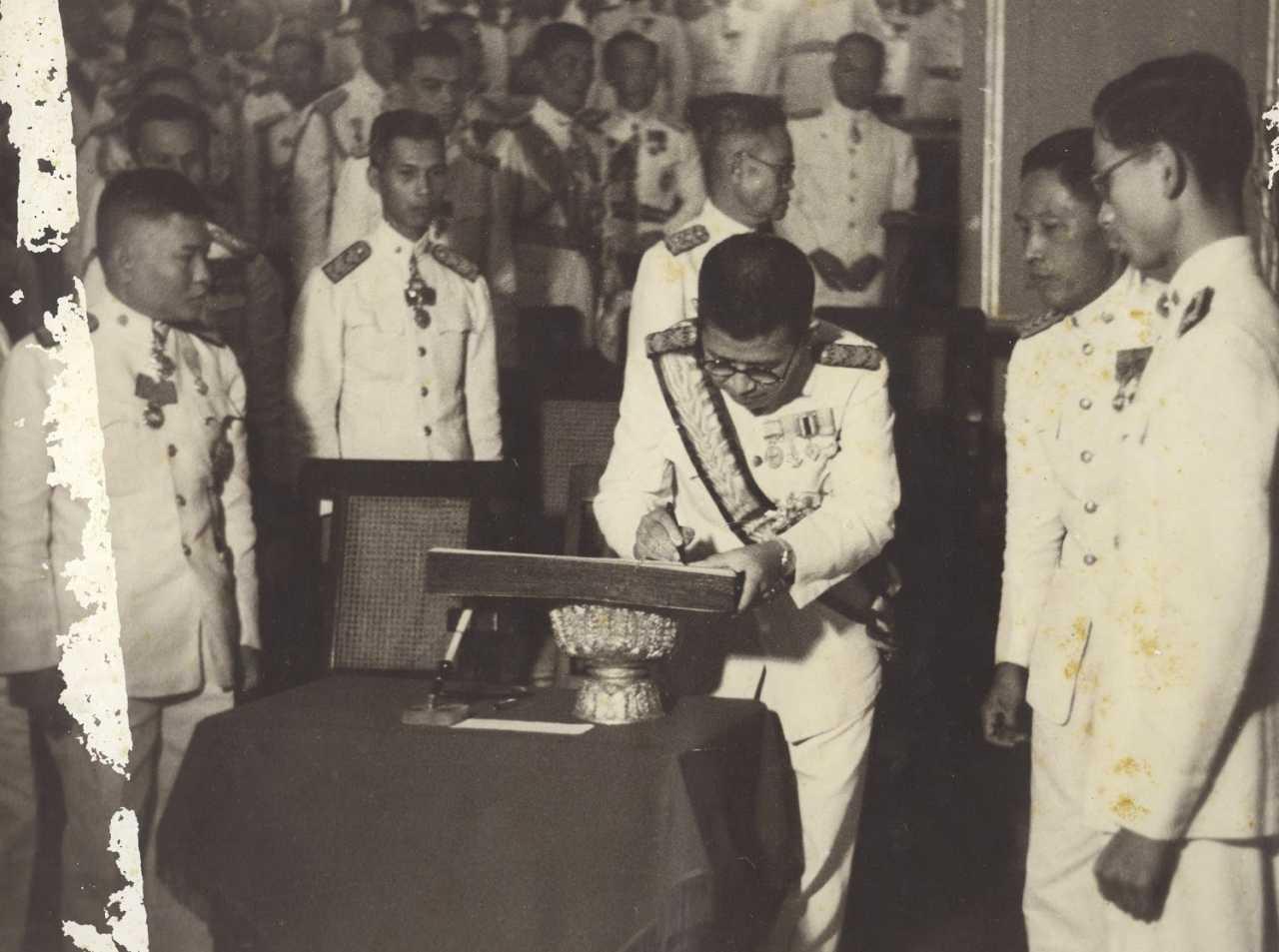 นายปรีดี พนมยงค์ นายกรัฐมนตรี ผู้ลงนามรับสนองพระบรมราชโองการในรัฐธรรมนูญฉบับ 2489