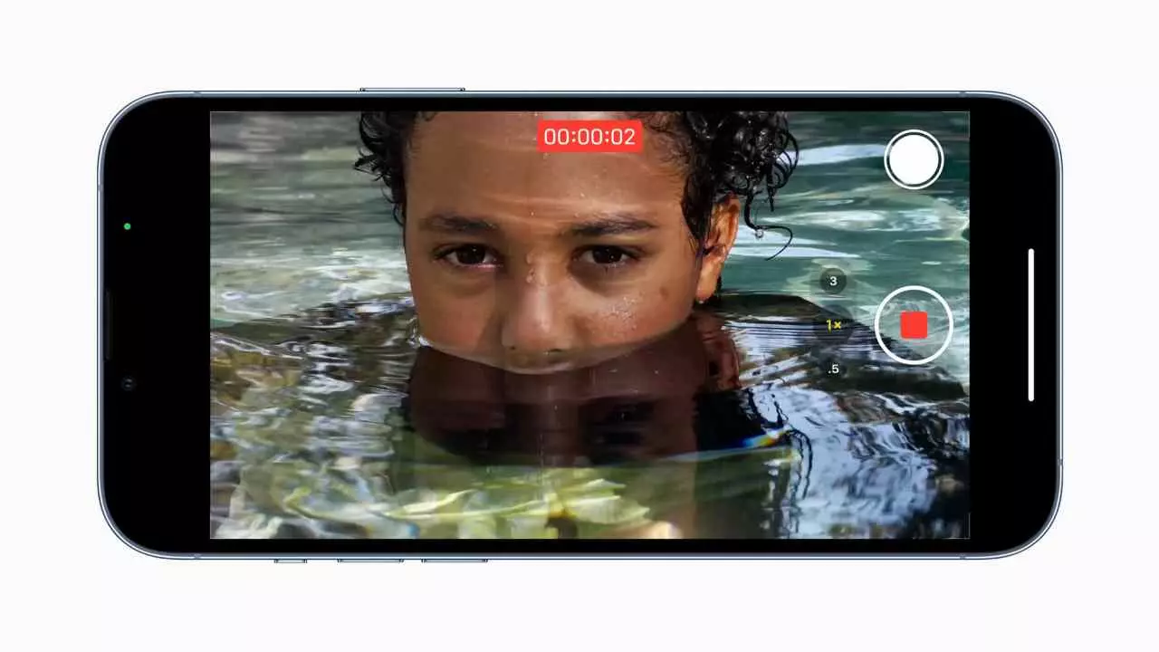 เปรียบเทียบ iPhone 13 ต่างจาก iPhone 12 ต่างกันอย่างไร