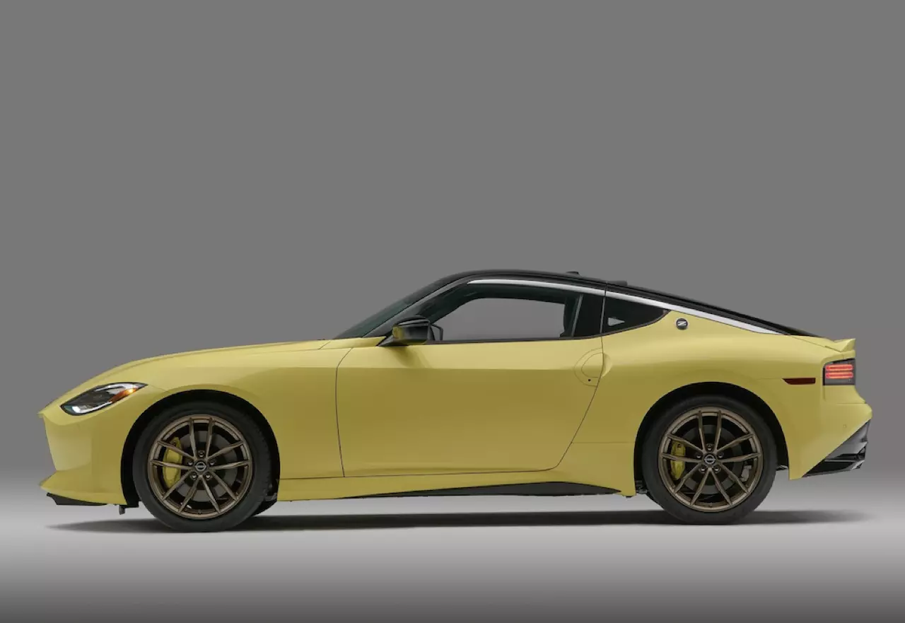 NISSAN เปิดตัวแฟร์เลดี้รุ่นใหม่ล่าสุด Z PROTO SPORT COUPE 2022