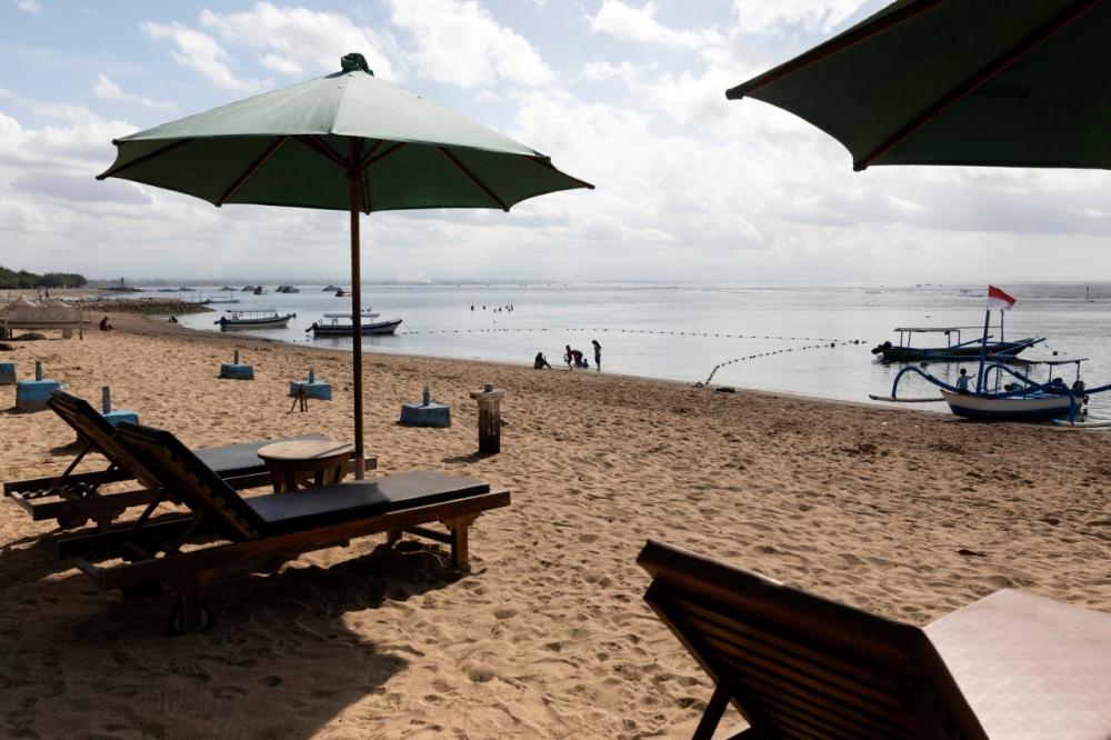 ชายหาดเกาะบาหลี เกาะท่องเที่ยวของอินโดนีเซียเงียบเหงา ขณะทางการประกาศล็อกดาวน์