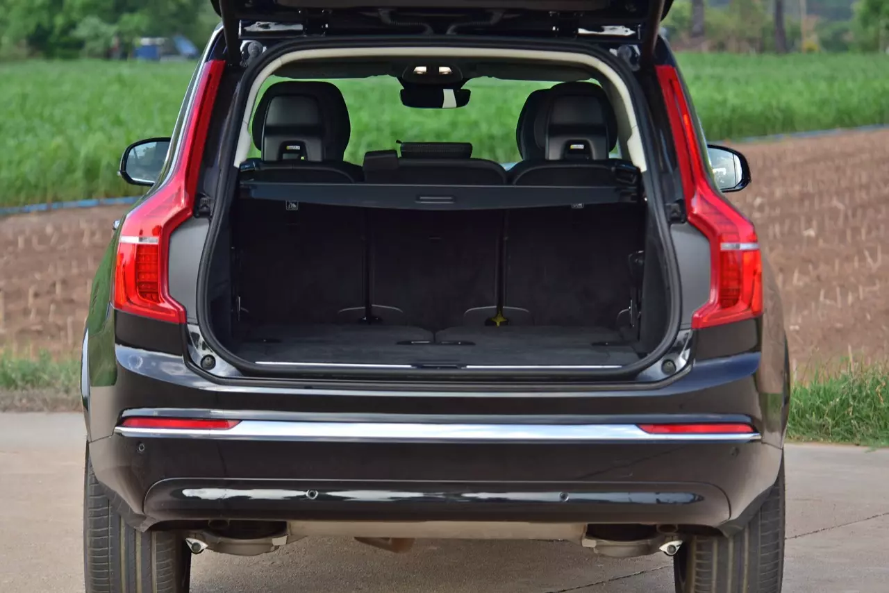 ทดสอบ VOLVO XC90 RECHARGE ULTMATE T8 ยานแม่ไวกิ้ง แรงบิดทะลุมิติกับระบบ PLUG IN HYBRID