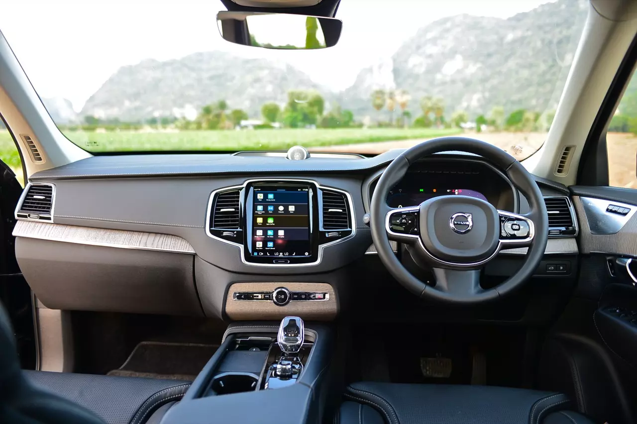 ทดสอบ VOLVO XC90 RECHARGE ULTMATE T8 ยานแม่ไวกิ้ง แรงบิดทะลุมิติกับระบบ PLUG IN HYBRID