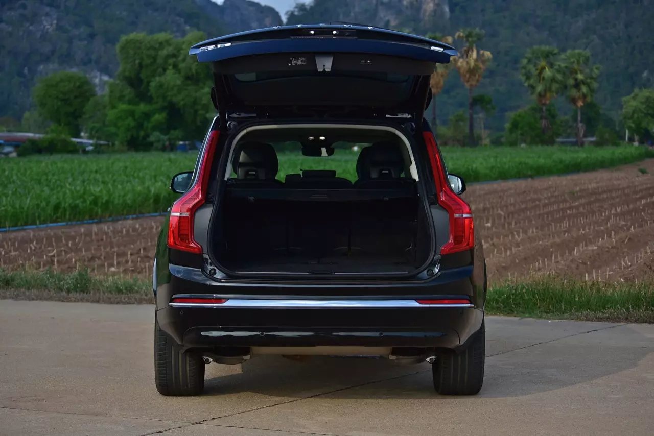 ทดสอบ VOLVO XC90 RECHARGE ULTMATE T8 ยานแม่ไวกิ้ง แรงบิดทะลุมิติกับระบบ PLUG IN HYBRID